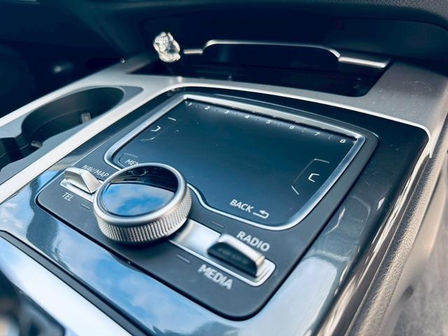 Q7 3.0TFSIクワトロ SラインPKG/アダプティブエアサス/前後シートヒーター/三列目シート/メモリー機能付きパワーシート/4ゾーンエアコン/マトリクスLED/21インチOPAW/ACC/黒革/トラフィックカメラ(50枚目)