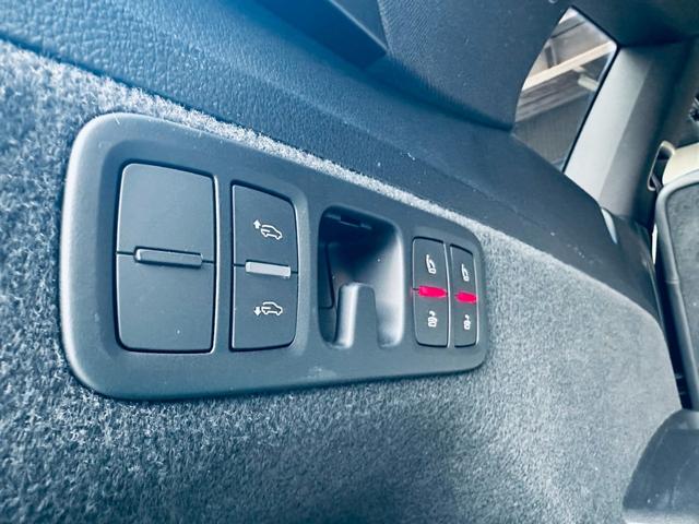 Q7 3.0TFSIクワトロ SラインPKG/アダプティブエアサス/前後シートヒーター/三列目シート/メモリー機能付きパワーシート/4ゾーンエアコン/マトリクスLED/21インチOPAW/ACC/黒革/トラフィックカメラ(55枚目)