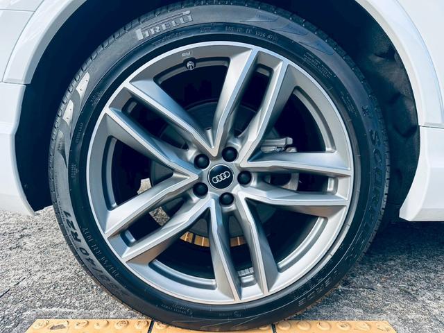 Q7 3.0TFSIクワトロ SラインPKG/アダプティブエアサス/前後シートヒーター/三列目シート/メモリー機能付きパワーシート/4ゾーンエアコン/マトリクスLED/21インチOPAW/ACC/黒革/トラフィックカメラ(75枚目)