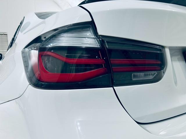 ３シリーズ ３２０ｄブルーパフォーマンス　Ｍスポーツ　ディーゼル／Ｈａｍａｎ　Ｋａｒｄｏｎ／カーボン調フロントエアロ／カーボン調リアスポ／Ｍパフォーマンステールランプ／Ｍパフォーマンス　サイドエアロ／Ｂカメラ／レーダー探知機／Ｂｌｕｅｔｏｏｔｈ／ＥＴＣ（28枚目）