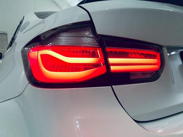 ３シリーズ ３２０ｄブルーパフォーマンス　Ｍスポーツ　ディーゼル／Ｈａｍａｎ　Ｋａｒｄｏｎ／カーボン調フロントエアロ／カーボン調リアスポ／Ｍパフォーマンステールランプ／Ｍパフォーマンス　サイドエアロ／Ｂカメラ／レーダー探知機／Ｂｌｕｅｔｏｏｔｈ／ＥＴＣ（29枚目）