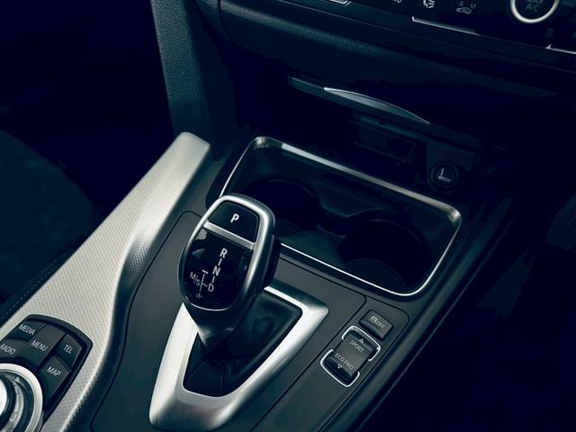 ３シリーズ ３２０ｄブルーパフォーマンス　Ｍスポーツ　ディーゼル／Ｈａｍａｎ　Ｋａｒｄｏｎ／カーボン調フロントエアロ／カーボン調リアスポ／Ｍパフォーマンステールランプ／Ｍパフォーマンス　サイドエアロ／Ｂカメラ／レーダー探知機／Ｂｌｕｅｔｏｏｔｈ／ＥＴＣ（59枚目）