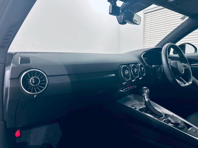 ＴＴクーペ ４０ＴＦＳＩ　新車保障継承／１オナ／シートヒーター／クルコン／ＡＡＣ／ドラレコ／バックモニター／１９インチＡＷ／オートライト／ＥＴＣ／レインセンサー／レーンキープアシスト／可変リアスポ／シーケンシャルウィンカー（15枚目）