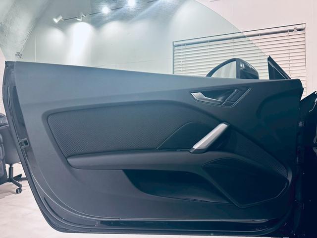 ＴＴクーペ ４０ＴＦＳＩ　新車保障継承／１オナ／シートヒーター／クルコン／ＡＡＣ／ドラレコ／バックモニター／１９インチＡＷ／オートライト／ＥＴＣ／レインセンサー／レーンキープアシスト／可変リアスポ／シーケンシャルウィンカー（18枚目）