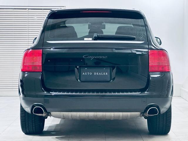 カイエン ベースグレード　サンルーフ／ベージュ内装／シートヒーター／パワーシート／ＥＴＣ／ドラレコ／スペアキー／純正１８インチＡＷ／フォグランプ／バックモニター／ＣＡＲＲＯＺＺＥＲＩＡナビ／Ｂｌｕｅｔｏｏｔｈ接続／ＭＴモード付（8枚目）