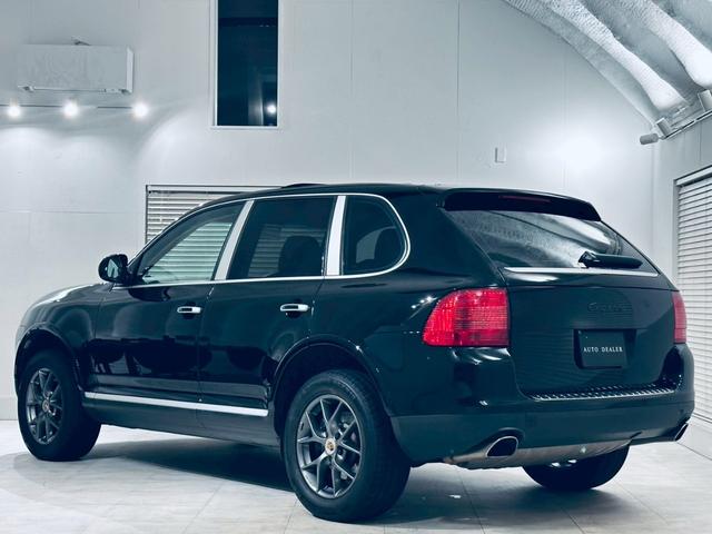 カイエン ベースグレード　サンルーフ／ベージュ内装／シートヒーター／パワーシート／ＥＴＣ／ドラレコ／スペアキー／純正１８インチＡＷ／フォグランプ／バックモニター／ＣＡＲＲＯＺＺＥＲＩＡナビ／Ｂｌｕｅｔｏｏｔｈ接続／ＭＴモード付（9枚目）