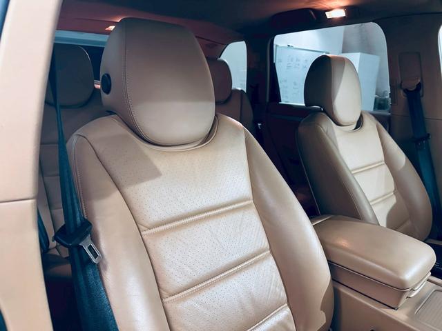 カイエン ベースグレード　サンルーフ／ベージュ内装／シートヒーター／パワーシート／ＥＴＣ／ドラレコ／スペアキー／純正１８インチＡＷ／フォグランプ／バックモニター／ＣＡＲＲＯＺＺＥＲＩＡナビ／Ｂｌｕｅｔｏｏｔｈ接続／ＭＴモード付（12枚目）