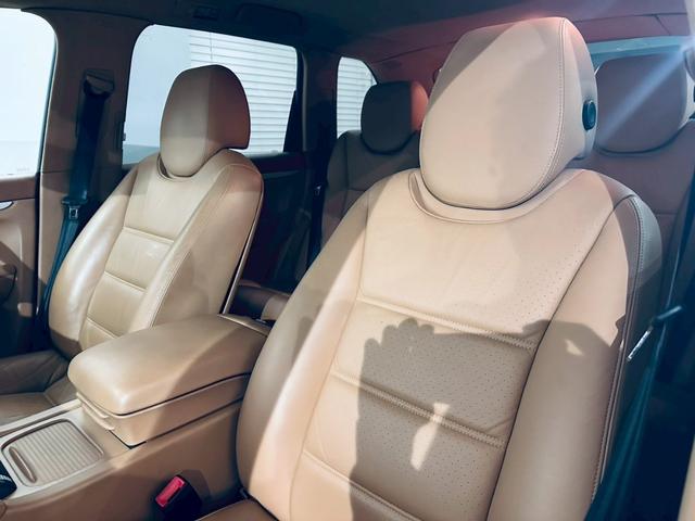 カイエン ベースグレード　サンルーフ／ベージュ内装／シートヒーター／パワーシート／ＥＴＣ／ドラレコ／スペアキー／純正１８インチＡＷ／フォグランプ／バックモニター／ＣＡＲＲＯＺＺＥＲＩＡナビ／Ｂｌｕｅｔｏｏｔｈ接続／ＭＴモード付（16枚目）