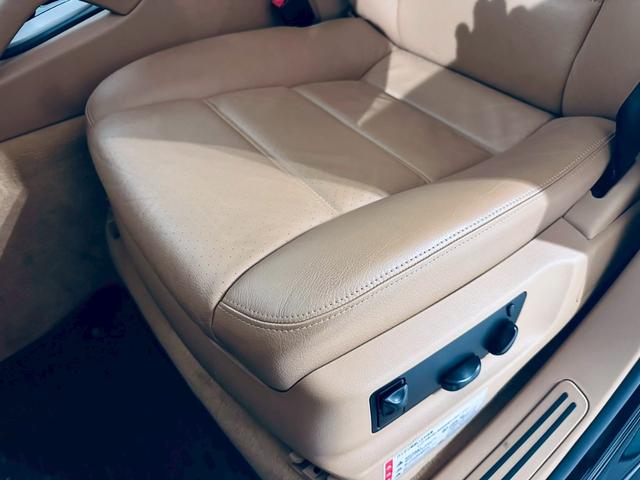 カイエン ベースグレード　サンルーフ／ベージュ内装／シートヒーター／パワーシート／ＥＴＣ／ドラレコ／スペアキー／純正１８インチＡＷ／フォグランプ／バックモニター／ＣＡＲＲＯＺＺＥＲＩＡナビ／Ｂｌｕｅｔｏｏｔｈ接続／ＭＴモード付（17枚目）