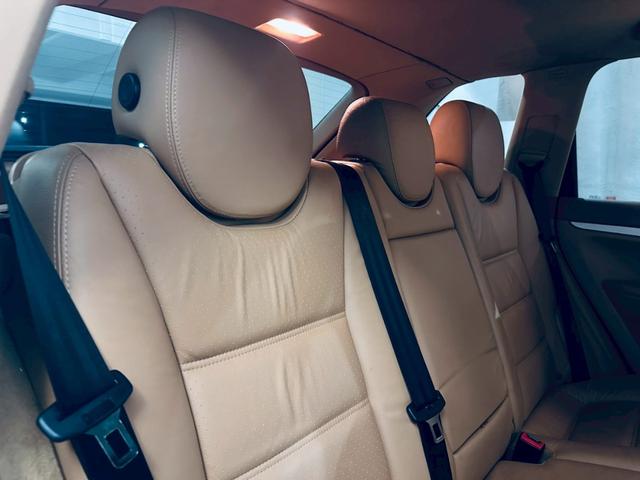 カイエン ベースグレード　サンルーフ／ベージュ内装／シートヒーター／パワーシート／ＥＴＣ／ドラレコ／スペアキー／純正１８インチＡＷ／フォグランプ／バックモニター／ＣＡＲＲＯＺＺＥＲＩＡナビ／Ｂｌｕｅｔｏｏｔｈ接続／ＭＴモード付（20枚目）