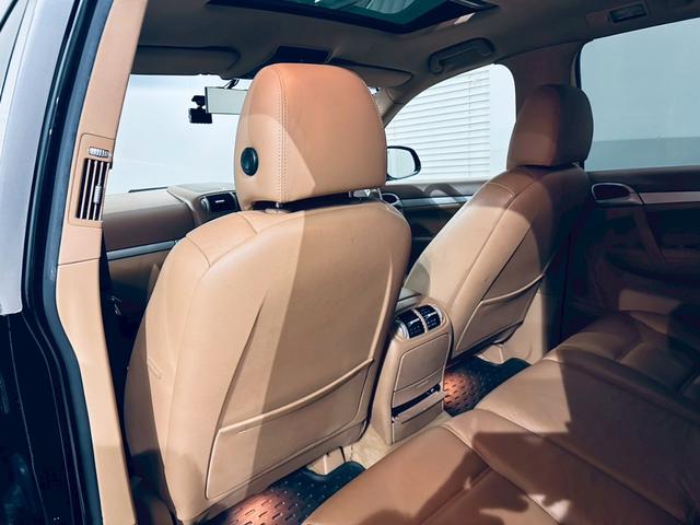 カイエン ベースグレード　サンルーフ／ベージュ内装／シートヒーター／パワーシート／ＥＴＣ／ドラレコ／スペアキー／純正１８インチＡＷ／フォグランプ／バックモニター／ＣＡＲＲＯＺＺＥＲＩＡナビ／Ｂｌｕｅｔｏｏｔｈ接続／ＭＴモード付（23枚目）