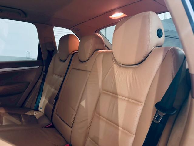 カイエン ベースグレード　サンルーフ／ベージュ内装／シートヒーター／パワーシート／ＥＴＣ／ドラレコ／スペアキー／純正１８インチＡＷ／フォグランプ／バックモニター／ＣＡＲＲＯＺＺＥＲＩＡナビ／Ｂｌｕｅｔｏｏｔｈ接続／ＭＴモード付（24枚目）