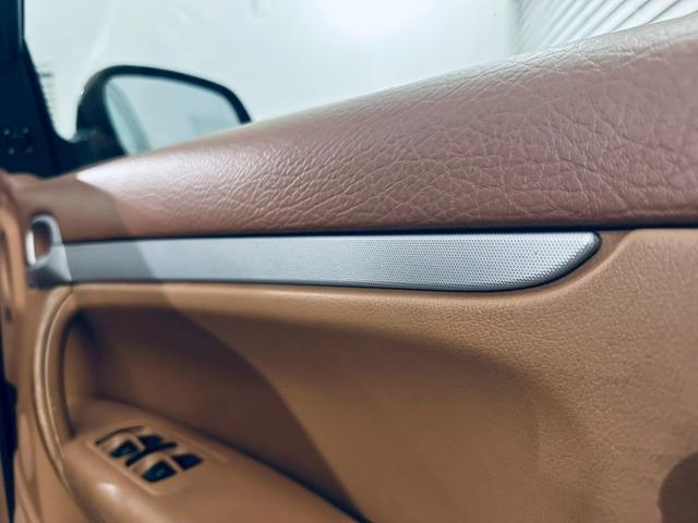 カイエン ベースグレード　サンルーフ／ベージュ内装／シートヒーター／パワーシート／ＥＴＣ／ドラレコ／スペアキー／純正１８インチＡＷ／フォグランプ／バックモニター／ＣＡＲＲＯＺＺＥＲＩＡナビ／Ｂｌｕｅｔｏｏｔｈ接続／ＭＴモード付（27枚目）