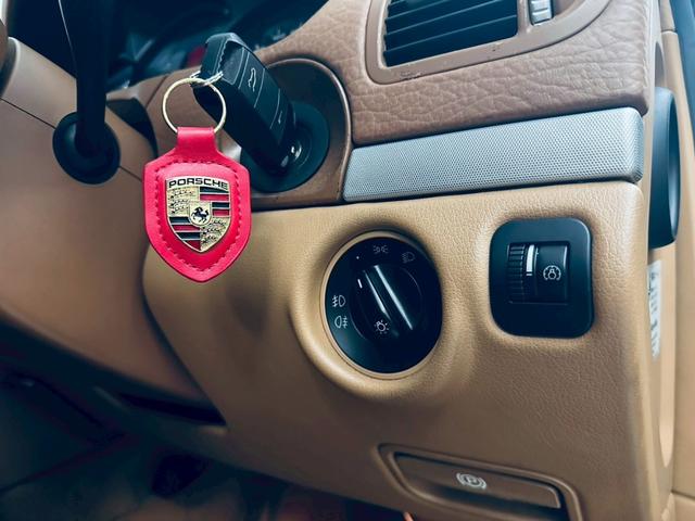 カイエン ベースグレード　サンルーフ／ベージュ内装／シートヒーター／パワーシート／ＥＴＣ／ドラレコ／スペアキー／純正１８インチＡＷ／フォグランプ／バックモニター／ＣＡＲＲＯＺＺＥＲＩＡナビ／Ｂｌｕｅｔｏｏｔｈ接続／ＭＴモード付（32枚目）