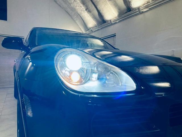 カイエン ベースグレード　サンルーフ／ベージュ内装／シートヒーター／パワーシート／ＥＴＣ／ドラレコ／スペアキー／純正１８インチＡＷ／フォグランプ／バックモニター／ＣＡＲＲＯＺＺＥＲＩＡナビ／Ｂｌｕｅｔｏｏｔｈ接続／ＭＴモード付（54枚目）