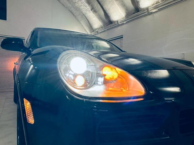 カイエン ベースグレード　サンルーフ／ベージュ内装／シートヒーター／パワーシート／ＥＴＣ／ドラレコ／スペアキー／純正１８インチＡＷ／フォグランプ／バックモニター／ＣＡＲＲＯＺＺＥＲＩＡナビ／Ｂｌｕｅｔｏｏｔｈ接続／ＭＴモード付（56枚目）