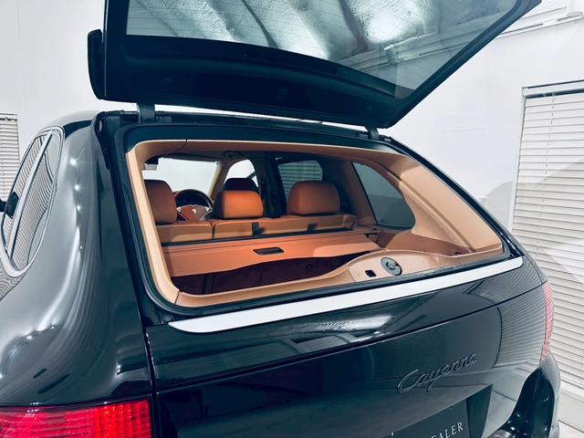 カイエン ベースグレード　サンルーフ／ベージュ内装／シートヒーター／パワーシート／ＥＴＣ／ドラレコ／スペアキー／純正１８インチＡＷ／フォグランプ／バックモニター／ＣＡＲＲＯＺＺＥＲＩＡナビ／Ｂｌｕｅｔｏｏｔｈ接続／ＭＴモード付（70枚目）