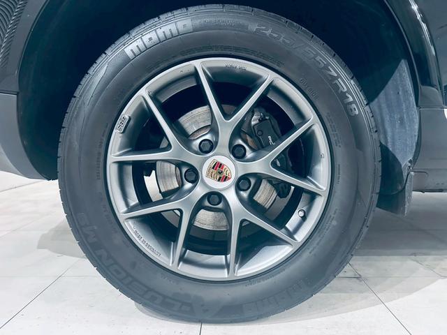 カイエン ベースグレード　サンルーフ／ベージュ内装／シートヒーター／パワーシート／ＥＴＣ／ドラレコ／スペアキー／純正１８インチＡＷ／フォグランプ／バックモニター／ＣＡＲＲＯＺＺＥＲＩＡナビ／Ｂｌｕｅｔｏｏｔｈ接続／ＭＴモード付（75枚目）