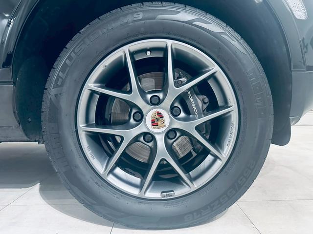 カイエン ベースグレード　サンルーフ／ベージュ内装／シートヒーター／パワーシート／ＥＴＣ／ドラレコ／スペアキー／純正１８インチＡＷ／フォグランプ／バックモニター／ＣＡＲＲＯＺＺＥＲＩＡナビ／Ｂｌｕｅｔｏｏｔｈ接続／ＭＴモード付（76枚目）