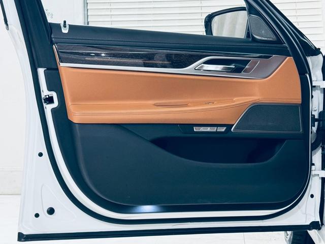７シリーズ ７４０ｉ　エクセレンス　電動ＳＲ／ＡＣＣ／ＨＵＤ／ディスプレイキー／セルフレベリング機能付エアサス／ドライビングアシストプラス／／ソフトクローズ／衝突・被害軽減ブレーキ／シートＨ・ベンチレーション／Ｂカメラ／ＥＴＣ／ドラレコ（16枚目）