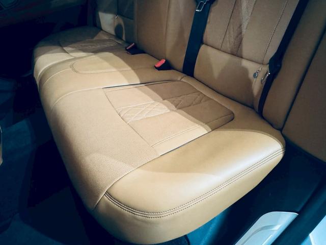 ７シリーズ ７４０ｉ　エクセレンス　電動ＳＲ／ＡＣＣ／ＨＵＤ／ディスプレイキー／セルフレベリング機能付エアサス／ドライビングアシストプラス／／ソフトクローズ／衝突・被害軽減ブレーキ／シートＨ・ベンチレーション／Ｂカメラ／ＥＴＣ／ドラレコ（22枚目）