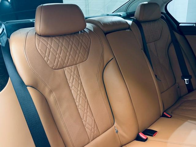 ７シリーズ ７４０ｉ　エクセレンス　電動ＳＲ／ＡＣＣ／ＨＵＤ／ディスプレイキー／セルフレベリング機能付エアサス／ドライビングアシストプラス／／ソフトクローズ／衝突・被害軽減ブレーキ／シートＨ・ベンチレーション／Ｂカメラ／ＥＴＣ／ドラレコ（24枚目）