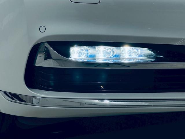 ７シリーズ ７４０ｉ　エクセレンス　電動ＳＲ／ＡＣＣ／ＨＵＤ／ディスプレイキー／セルフレベリング機能付エアサス／ドライビングアシストプラス／／ソフトクローズ／衝突・被害軽減ブレーキ／シートＨ・ベンチレーション／Ｂカメラ／ＥＴＣ／ドラレコ（33枚目）