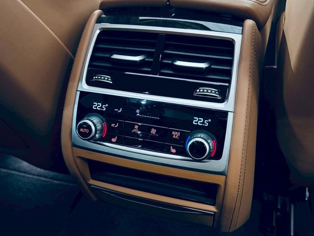 ７シリーズ ７４０ｉ　エクセレンス　電動ＳＲ／ＡＣＣ／ＨＵＤ／ディスプレイキー／セルフレベリング機能付エアサス／ドライビングアシストプラス／／ソフトクローズ／衝突・被害軽減ブレーキ／シートＨ・ベンチレーション／Ｂカメラ／ＥＴＣ／ドラレコ（62枚目）