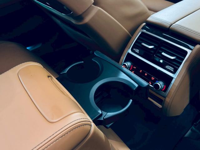 ７シリーズ ７４０ｉ　エクセレンス　電動ＳＲ／ＡＣＣ／ＨＵＤ／ディスプレイキー／セルフレベリング機能付エアサス／ドライビングアシストプラス／／ソフトクローズ／衝突・被害軽減ブレーキ／シートＨ・ベンチレーション／Ｂカメラ／ＥＴＣ／ドラレコ（66枚目）