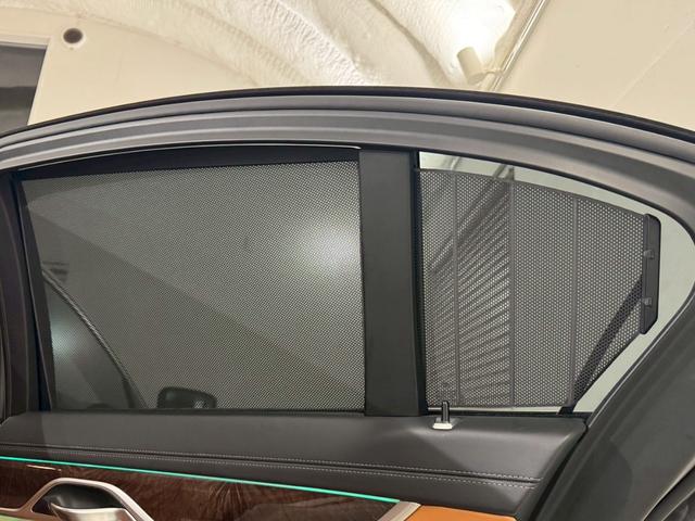 ７シリーズ ７４０ｉ　エクセレンス　電動ＳＲ／ＡＣＣ／ＨＵＤ／ディスプレイキー／セルフレベリング機能付エアサス／ドライビングアシストプラス／／ソフトクローズ／衝突・被害軽減ブレーキ／シートＨ・ベンチレーション／Ｂカメラ／ＥＴＣ／ドラレコ（67枚目）