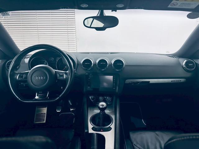 ＴＴ ＲＳクーペ ベースグレード　左ハンドル／純正６ＭＴ／アラゴスタ車高調／ＲＡＹＳ１９インチＡＷ／セミバケシート／シートヒーター／ＭＩＬＬＴＥＫマフラー／ＡＡＣ／オートライト／ＥＴＣ／純正ナビ／Ｂｌｕｅｔｏｏｔｈ接続／クルコン（3枚目）