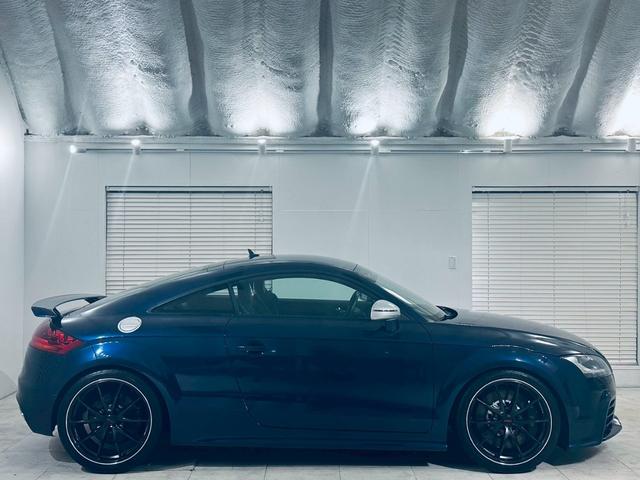 ＴＴ ＲＳクーペ ベースグレード　左ハンドル／純正６ＭＴ／アラゴスタ車高調／ＲＡＹＳ１９インチＡＷ／セミバケシート／シートヒーター／ＭＩＬＬＴＥＫマフラー／ＡＡＣ／オートライト／ＥＴＣ／純正ナビ／Ｂｌｕｅｔｏｏｔｈ接続／クルコン（7枚目）