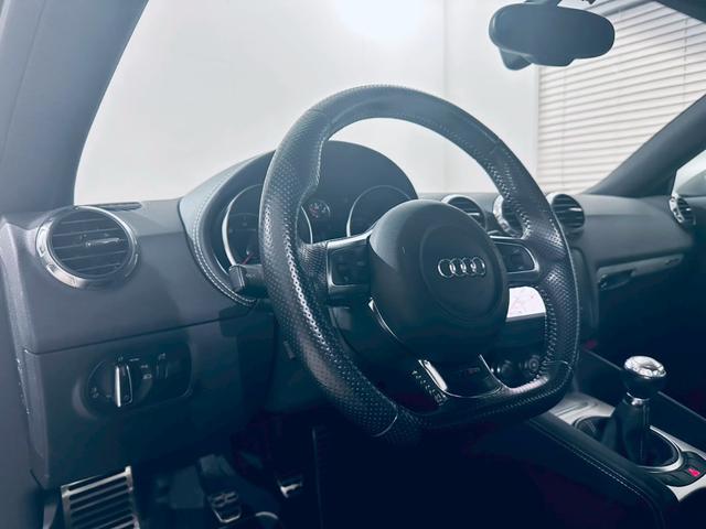 ＴＴ ＲＳクーペ ベースグレード　左ハンドル／純正６ＭＴ／アラゴスタ車高調／ＲＡＹＳ１９インチＡＷ／セミバケシート／シートヒーター／ＭＩＬＬＴＥＫマフラー／ＡＡＣ／オートライト／ＥＴＣ／純正ナビ／Ｂｌｕｅｔｏｏｔｈ接続／クルコン（12枚目）