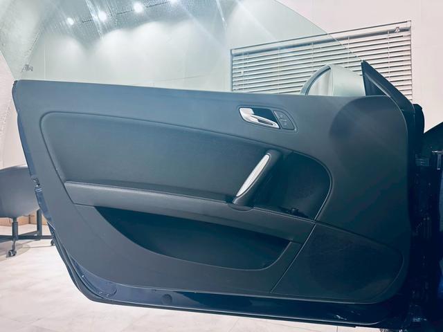 ＴＴ ＲＳクーペ ベースグレード　左ハンドル／純正６ＭＴ／アラゴスタ車高調／ＲＡＹＳ１９インチＡＷ／セミバケシート／シートヒーター／ＭＩＬＬＴＥＫマフラー／ＡＡＣ／オートライト／ＥＴＣ／純正ナビ／Ｂｌｕｅｔｏｏｔｈ接続／クルコン（15枚目）