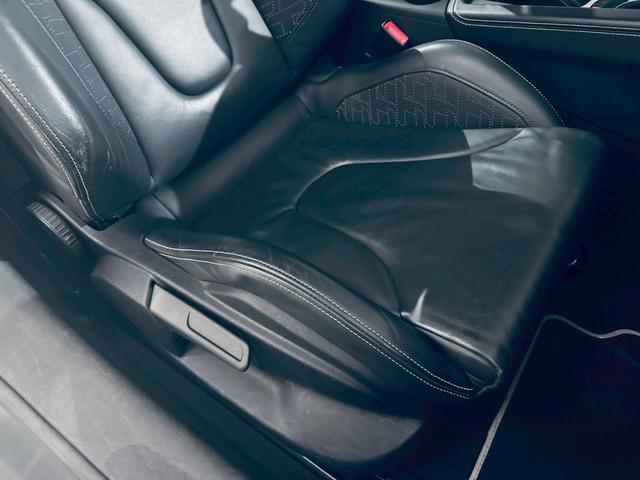 ＴＴ ＲＳクーペ ベースグレード　左ハンドル／純正６ＭＴ／アラゴスタ車高調／ＲＡＹＳ１９インチＡＷ／セミバケシート／シートヒーター／ＭＩＬＬＴＥＫマフラー／ＡＡＣ／オートライト／ＥＴＣ／純正ナビ／Ｂｌｕｅｔｏｏｔｈ接続／クルコン（18枚目）