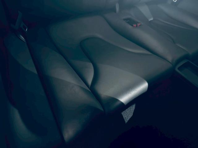 ＴＴ ＲＳクーペ ベースグレード　左ハンドル／純正６ＭＴ／アラゴスタ車高調／ＲＡＹＳ１９インチＡＷ／セミバケシート／シートヒーター／ＭＩＬＬＴＥＫマフラー／ＡＡＣ／オートライト／ＥＴＣ／純正ナビ／Ｂｌｕｅｔｏｏｔｈ接続／クルコン（25枚目）