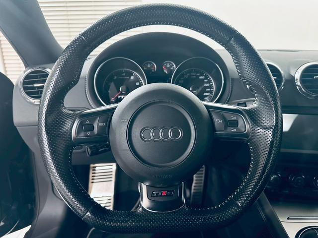 ＴＴ ＲＳクーペ ベースグレード　左ハンドル／純正６ＭＴ／アラゴスタ車高調／ＲＡＹＳ１９インチＡＷ／セミバケシート／シートヒーター／ＭＩＬＬＴＥＫマフラー／ＡＡＣ／オートライト／ＥＴＣ／純正ナビ／Ｂｌｕｅｔｏｏｔｈ接続／クルコン（26枚目）