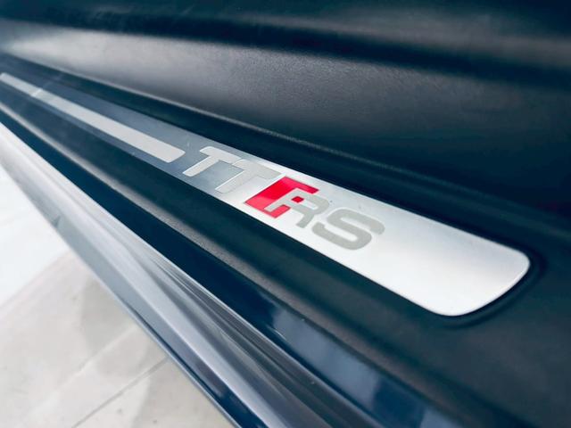 ＴＴ ＲＳクーペ ベースグレード　左ハンドル／純正６ＭＴ／アラゴスタ車高調／ＲＡＹＳ１９インチＡＷ／セミバケシート／シートヒーター／ＭＩＬＬＴＥＫマフラー／ＡＡＣ／オートライト／ＥＴＣ／純正ナビ／Ｂｌｕｅｔｏｏｔｈ接続／クルコン（32枚目）