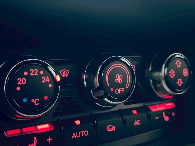 ＴＴ ＲＳクーペ ベースグレード　左ハンドル／純正６ＭＴ／アラゴスタ車高調／ＲＡＹＳ１９インチＡＷ／セミバケシート／シートヒーター／ＭＩＬＬＴＥＫマフラー／ＡＡＣ／オートライト／ＥＴＣ／純正ナビ／Ｂｌｕｅｔｏｏｔｈ接続／クルコン（42枚目）