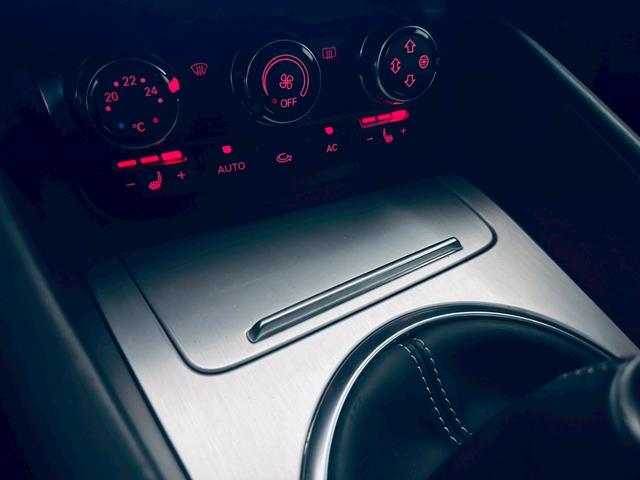 ＴＴ ＲＳクーペ ベースグレード　左ハンドル／純正６ＭＴ／アラゴスタ車高調／ＲＡＹＳ１９インチＡＷ／セミバケシート／シートヒーター／ＭＩＬＬＴＥＫマフラー／ＡＡＣ／オートライト／ＥＴＣ／純正ナビ／Ｂｌｕｅｔｏｏｔｈ接続／クルコン（43枚目）