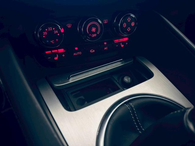 ＴＴ ＲＳクーペ ベースグレード　左ハンドル／純正６ＭＴ／アラゴスタ車高調／ＲＡＹＳ１９インチＡＷ／セミバケシート／シートヒーター／ＭＩＬＬＴＥＫマフラー／ＡＡＣ／オートライト／ＥＴＣ／純正ナビ／Ｂｌｕｅｔｏｏｔｈ接続／クルコン（44枚目）