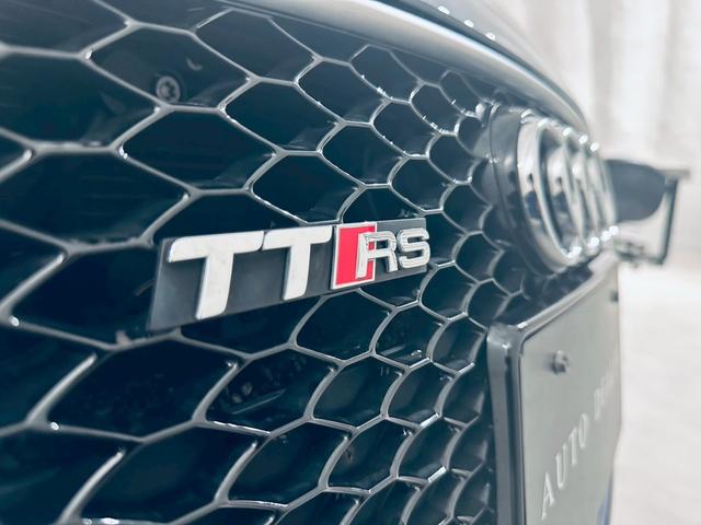 ＴＴ ＲＳクーペ ベースグレード　左ハンドル／純正６ＭＴ／アラゴスタ車高調／ＲＡＹＳ１９インチＡＷ／セミバケシート／シートヒーター／ＭＩＬＬＴＥＫマフラー／ＡＡＣ／オートライト／ＥＴＣ／純正ナビ／Ｂｌｕｅｔｏｏｔｈ接続／クルコン（57枚目）