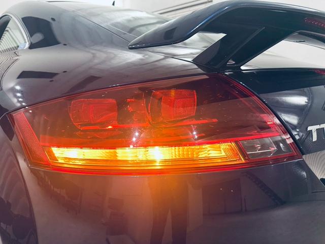 ＴＴ ＲＳクーペ ベースグレード　左ハンドル／純正６ＭＴ／アラゴスタ車高調／ＲＡＹＳ１９インチＡＷ／セミバケシート／シートヒーター／ＭＩＬＬＴＥＫマフラー／ＡＡＣ／オートライト／ＥＴＣ／純正ナビ／Ｂｌｕｅｔｏｏｔｈ接続／クルコン（64枚目）