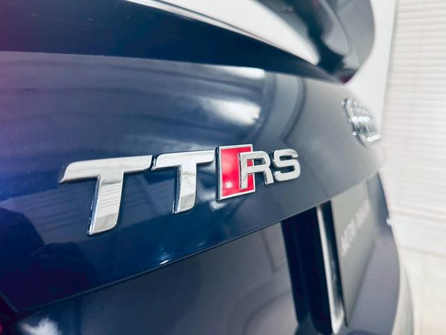 ＴＴ ＲＳクーペ ベースグレード　左ハンドル／純正６ＭＴ／アラゴスタ車高調／ＲＡＹＳ１９インチＡＷ／セミバケシート／シートヒーター／ＭＩＬＬＴＥＫマフラー／ＡＡＣ／オートライト／ＥＴＣ／純正ナビ／Ｂｌｕｅｔｏｏｔｈ接続／クルコン（70枚目）