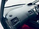 【展示場】車両スペースで、いつでも明るいライトの下で天候に左右されることなくはっきりと車の状態を確認することができます。専用駐車場有り。電車でお越しの際はご連絡いただければお迎えに上がります【送迎】