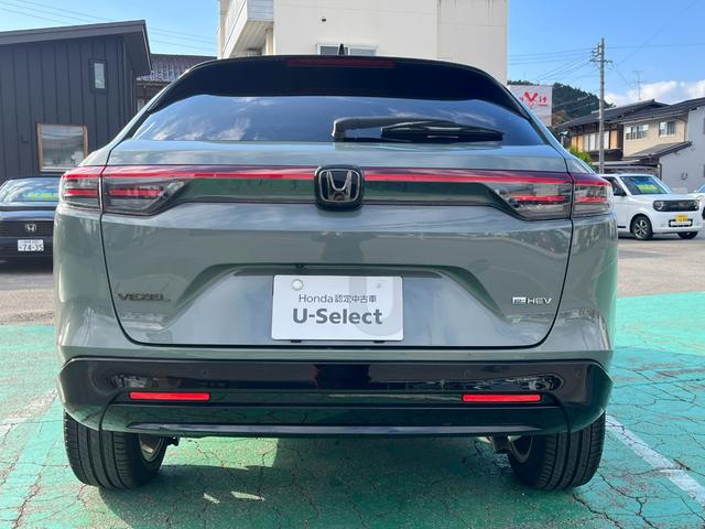 ヴェゼル ｅ：ＨＥＶＺ・ＰＬａＹパッケージ　４ＷＤ　ホンダセンシング　純正コネクトディスプレーナビ　フルセグＴＶ　ブルートゥース　ＵＳＢ　マルチカメラ　ＥＴＣ２．０　パワーテールゲート　ＬＥＤヘッドライト　ガラスルーフ　当店試乗車アップ車両（3枚目）