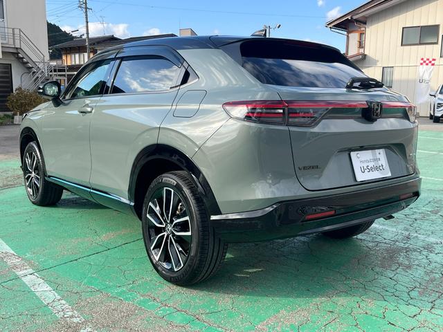 ヴェゼル ｅ：ＨＥＶＺ・ＰＬａＹパッケージ　４ＷＤ　ホンダセンシング　純正コネクトディスプレーナビ　フルセグＴＶ　ブルートゥース　ＵＳＢ　マルチカメラ　ＥＴＣ２．０　パワーテールゲート　ＬＥＤヘッドライト　ガラスルーフ　当店試乗車アップ車両（9枚目）