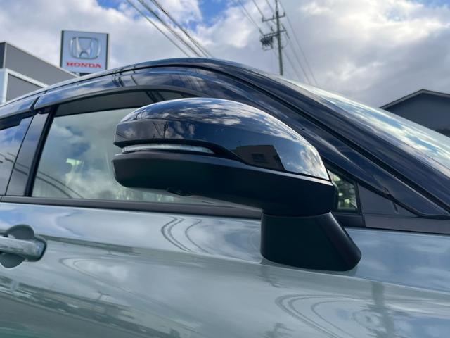 ヴェゼル ｅ：ＨＥＶＺ・ＰＬａＹパッケージ　４ＷＤ　ホンダセンシング　純正コネクトディスプレーナビ　フルセグＴＶ　ブルートゥース　ＵＳＢ　マルチカメラ　ＥＴＣ２．０　パワーテールゲート　ＬＥＤヘッドライト　ガラスルーフ　当店試乗車アップ車両（17枚目）