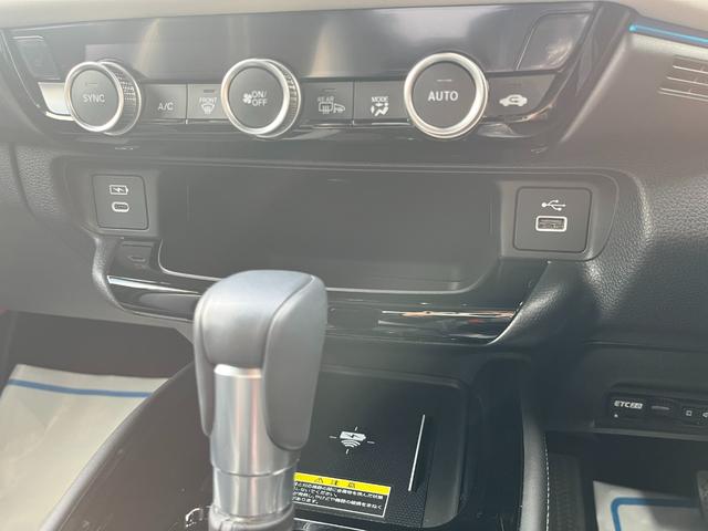 ヴェゼル ｅ：ＨＥＶＺ・ＰＬａＹパッケージ　４ＷＤ　ホンダセンシング　純正コネクトディスプレーナビ　フルセグＴＶ　ブルートゥース　ＵＳＢ　マルチカメラ　ＥＴＣ２．０　パワーテールゲート　ＬＥＤヘッドライト　ガラスルーフ　当店試乗車アップ車両（29枚目）