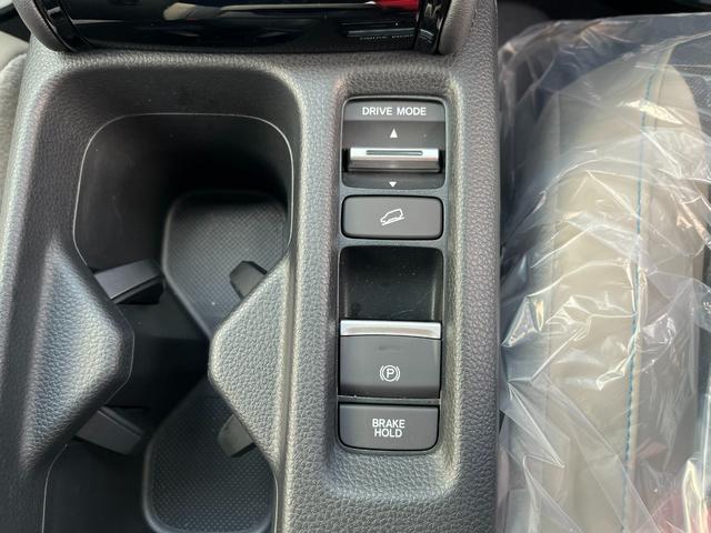 ヴェゼル ｅ：ＨＥＶＺ・ＰＬａＹパッケージ　４ＷＤ　ホンダセンシング　純正コネクトディスプレーナビ　フルセグＴＶ　ブルートゥース　ＵＳＢ　マルチカメラ　ＥＴＣ２．０　パワーテールゲート　ＬＥＤヘッドライト　ガラスルーフ　当店試乗車アップ車両（33枚目）